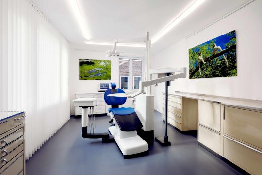 Ein Behandlungszimmer in der Zahnarztpraxis Utesch in Lübeck